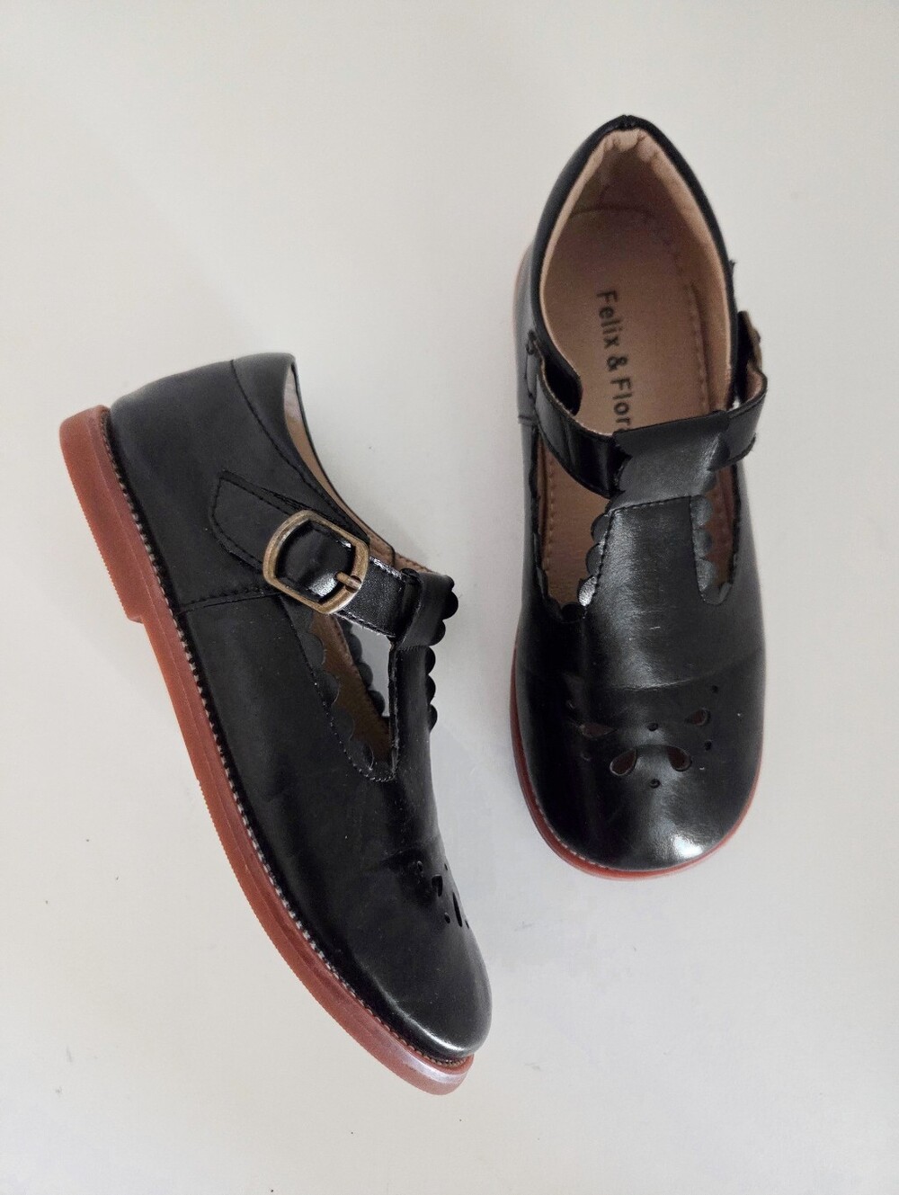 Felix & Flora Black Scalloped T-Strap Leather Mary Jane Shoes Size 1 Youth